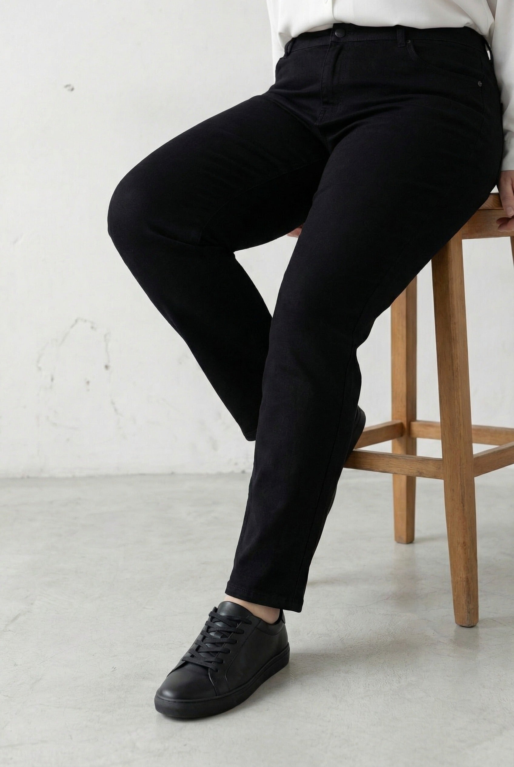 Büyük Beden Pantolon Rehberi: Rahat, Şık ve Doğru Kesim