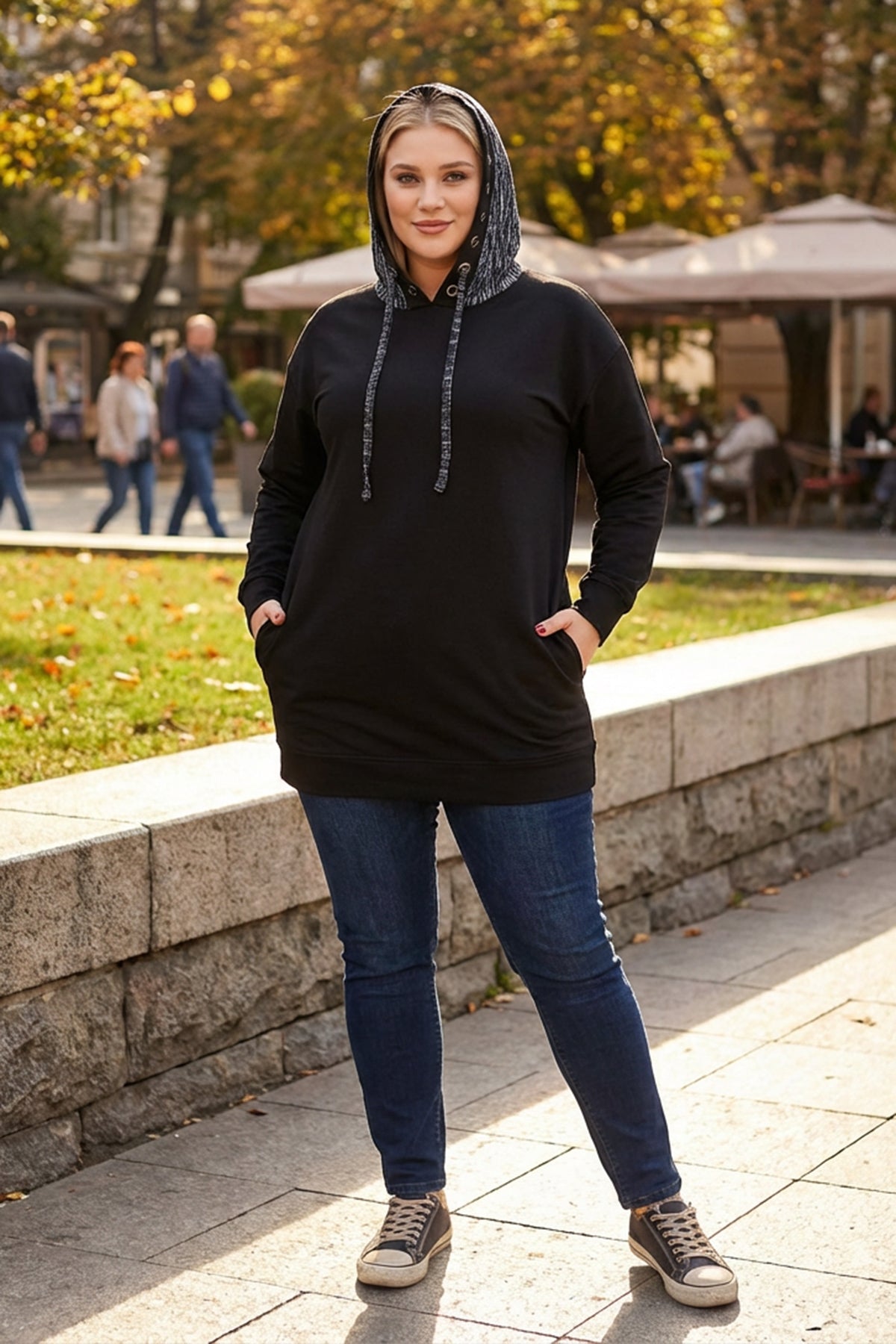 Büyük Beden Uzun Kollu Kapüşonu Desenli Cepli Sweatshirt 106-92 Vervegrand