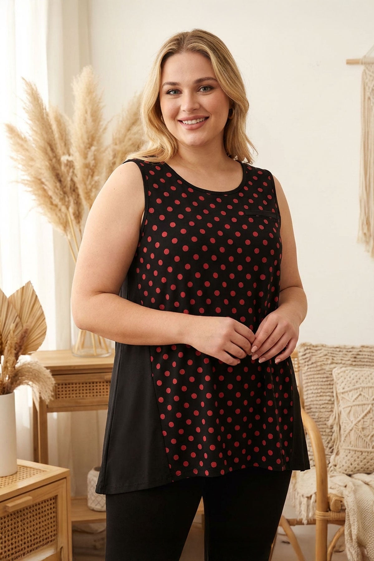 Büyük Beden Önü Puantiyeli Kolsuz Bluz 302253 Vervegrand