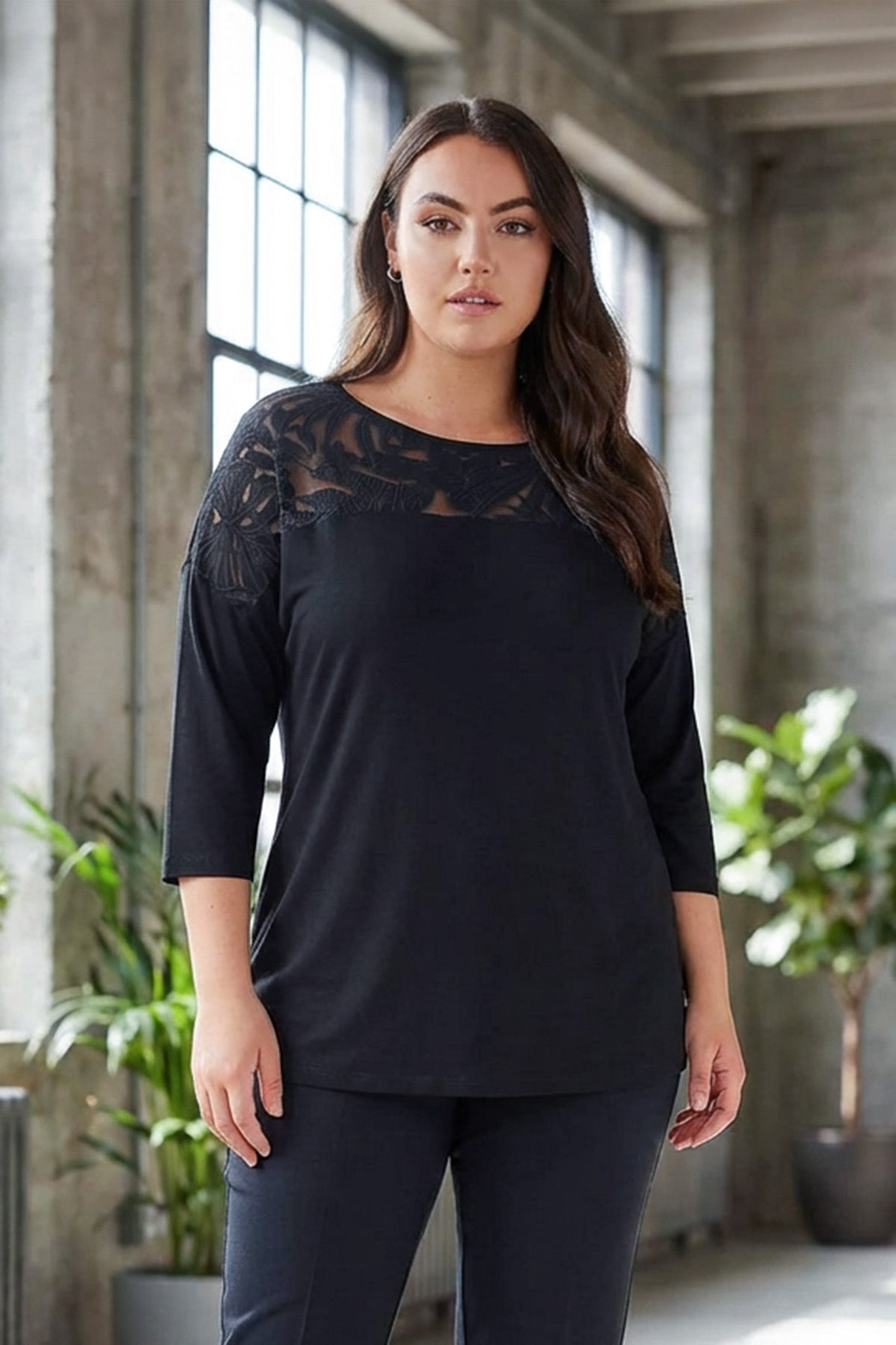 Büyük Beden Bisiklet Yaka Tül Detaylı Fakir Kol Bluz 303026 Vervegrand