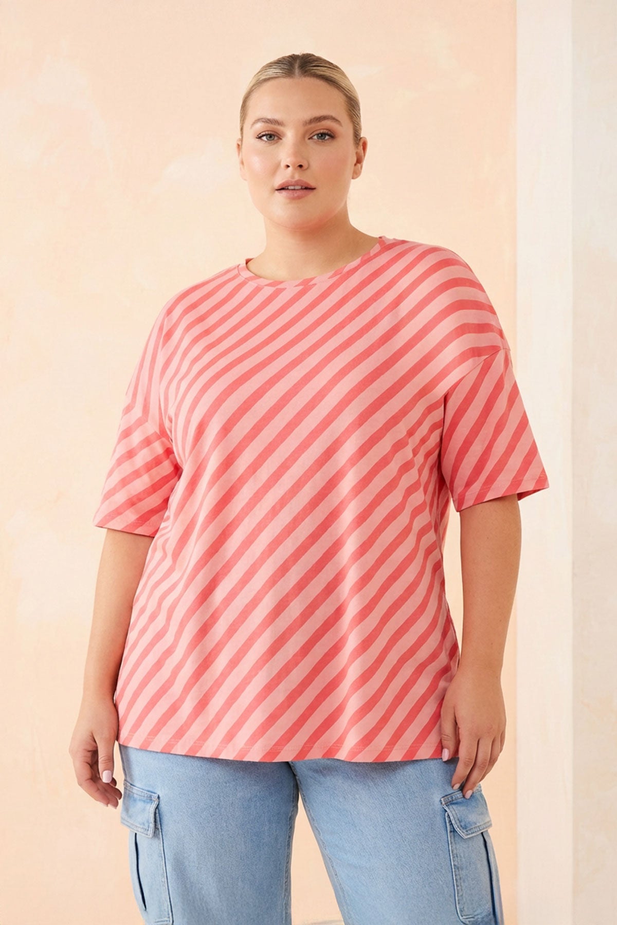 Büyük Beden Bisiklet Yaka Kısa Kollu Yırtmaç Detaylı T-shirt 303127 Vervegrand