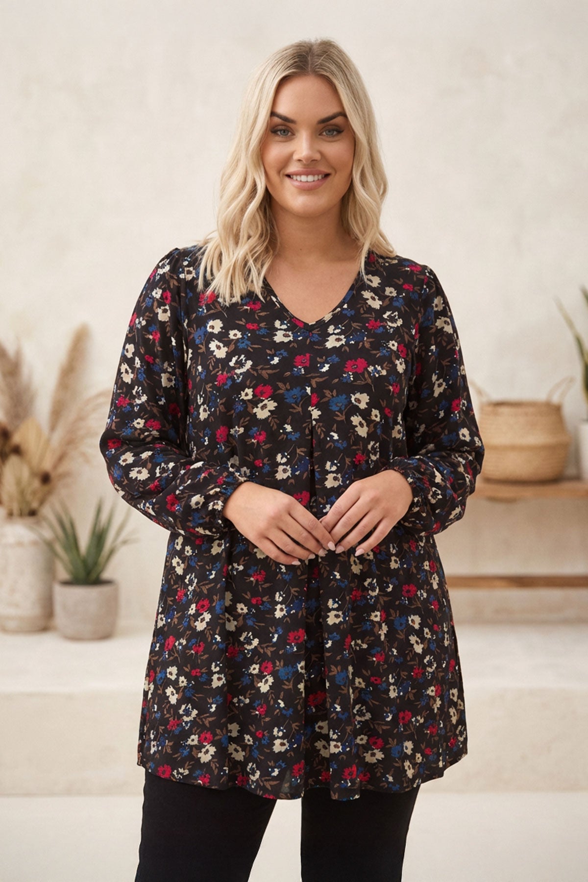 Büyük Beden Uzun Kollu V Yaka Önü Pileli Çiçek Desenli Bluz 303720 Vervegrand
