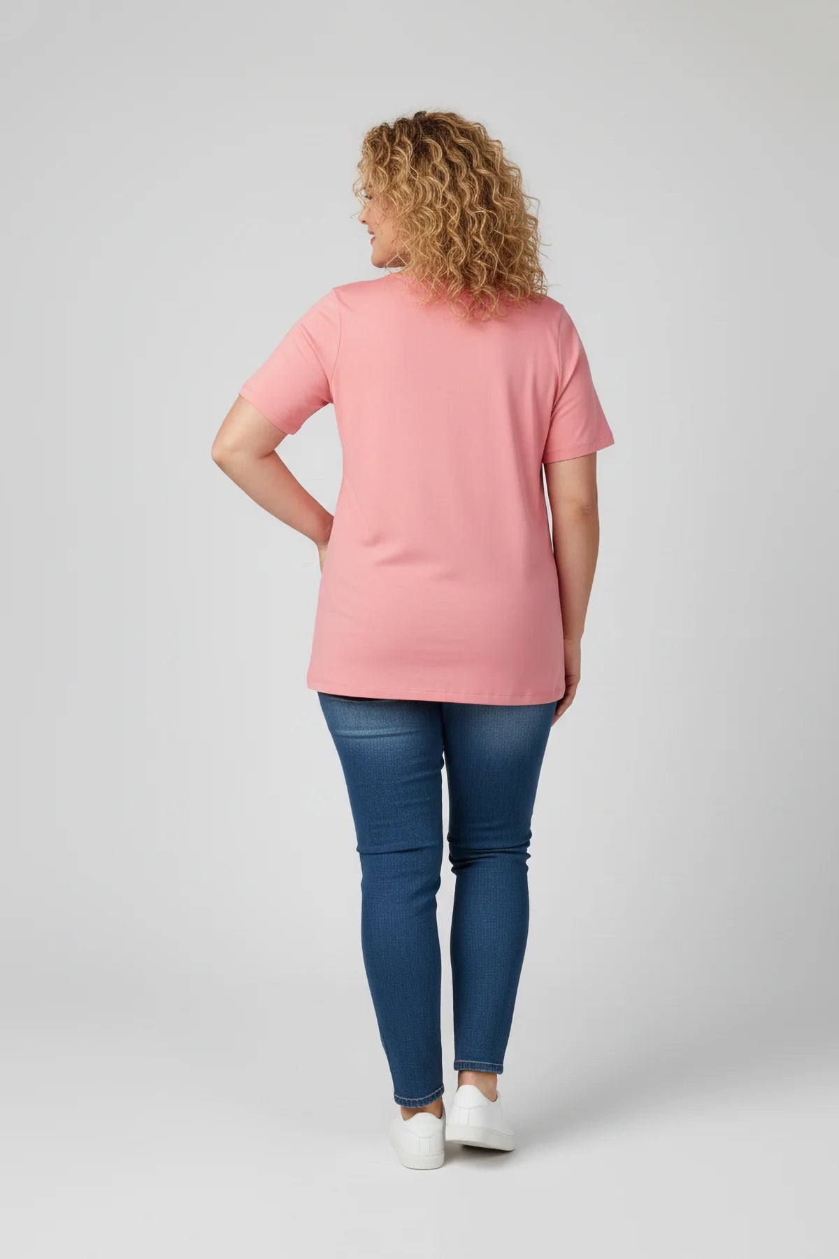 Geniş Yaka Basic Tshırt