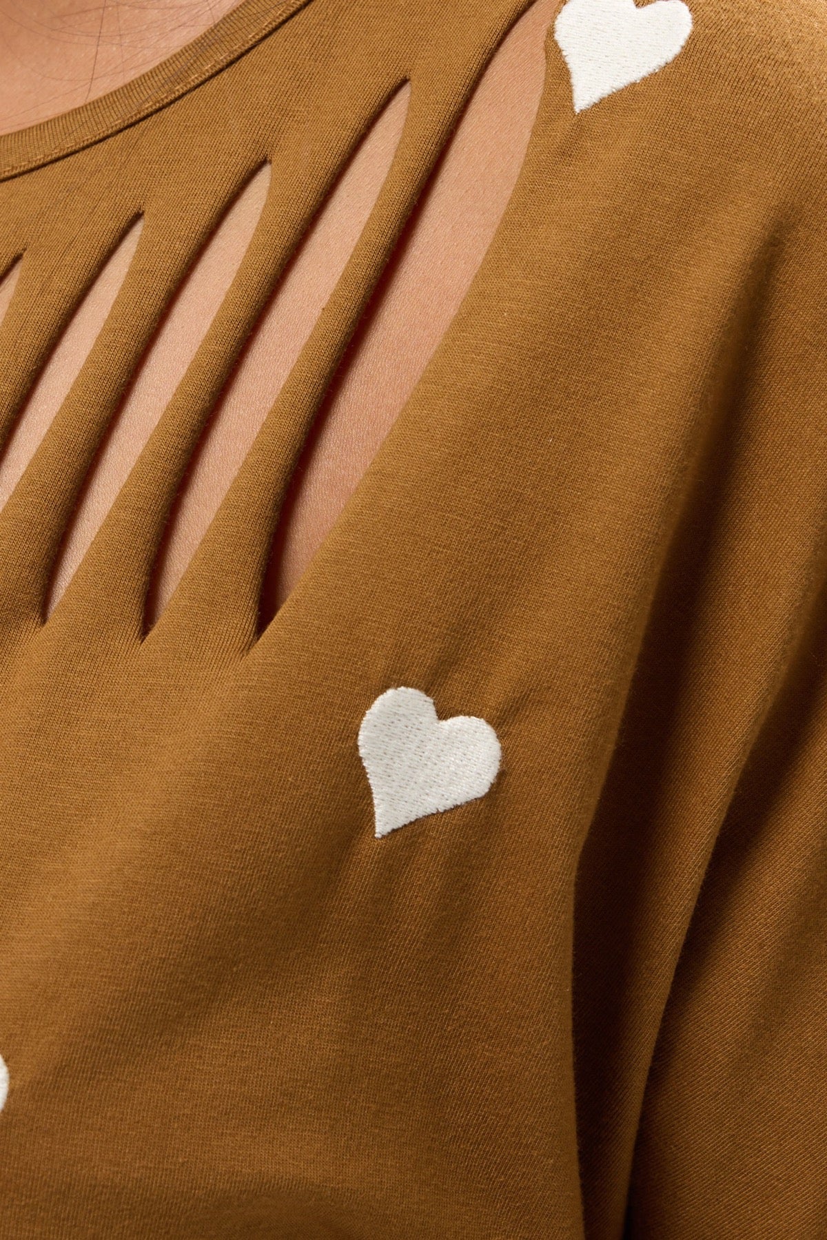 Büyük Beden Bisiklet Yaka Kısa Kollu Kalpli Yırtık Detaylı T-shirt 304392 Vervegrand