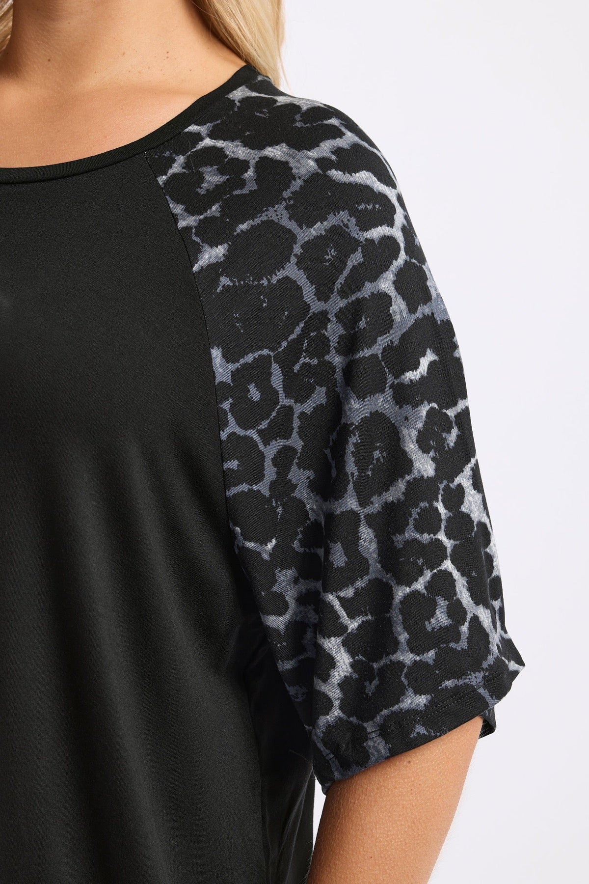 Büyük Beden Bisiklet Yaka Kısa Kollu Leopar Desenli T-shirt 322996 Vervegrand