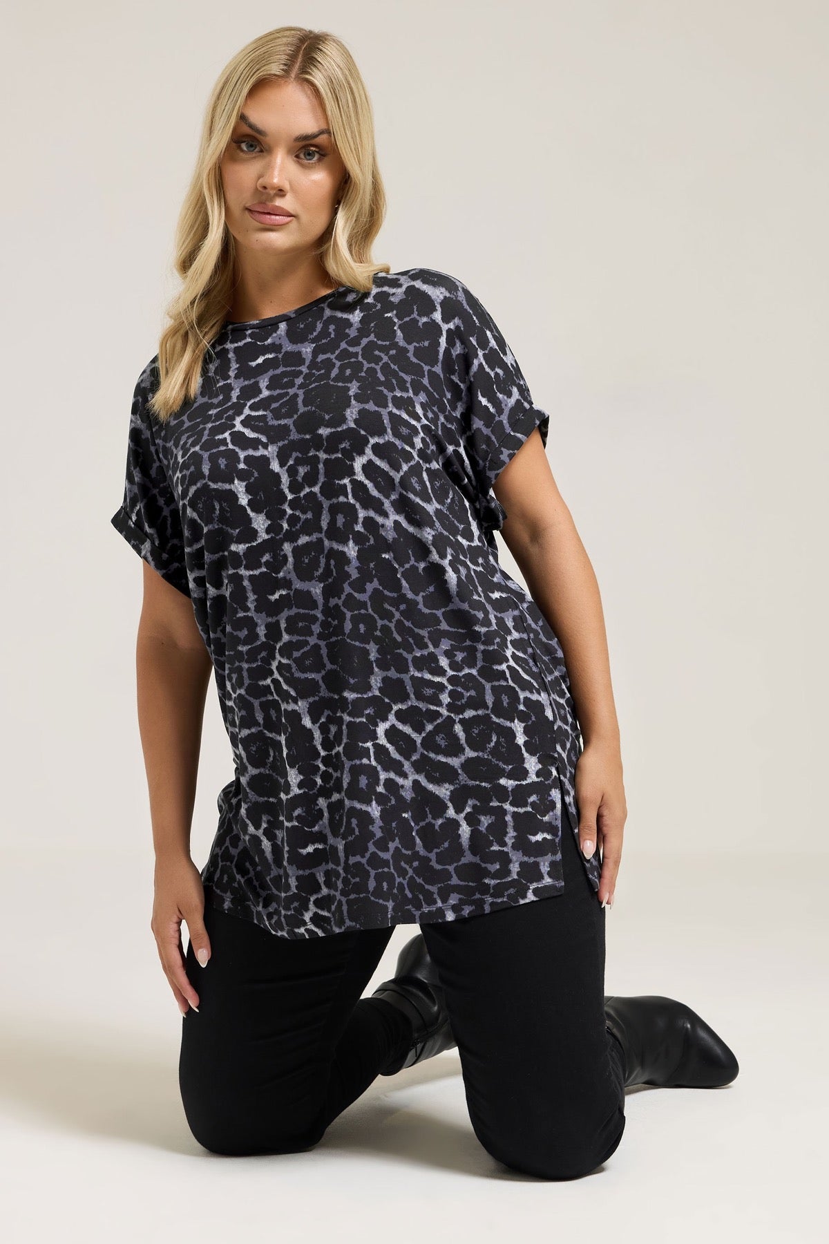 Bisiklet Yaka Kısa Kollu Leopar Desenli T-shirt 322997 Vervegrand