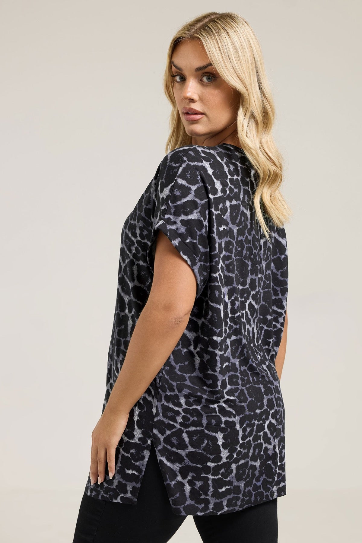 Büyük Beden Bisiklet Yaka Kısa Kollu Leopar Desenli T-shirt 322997 Vervegrand