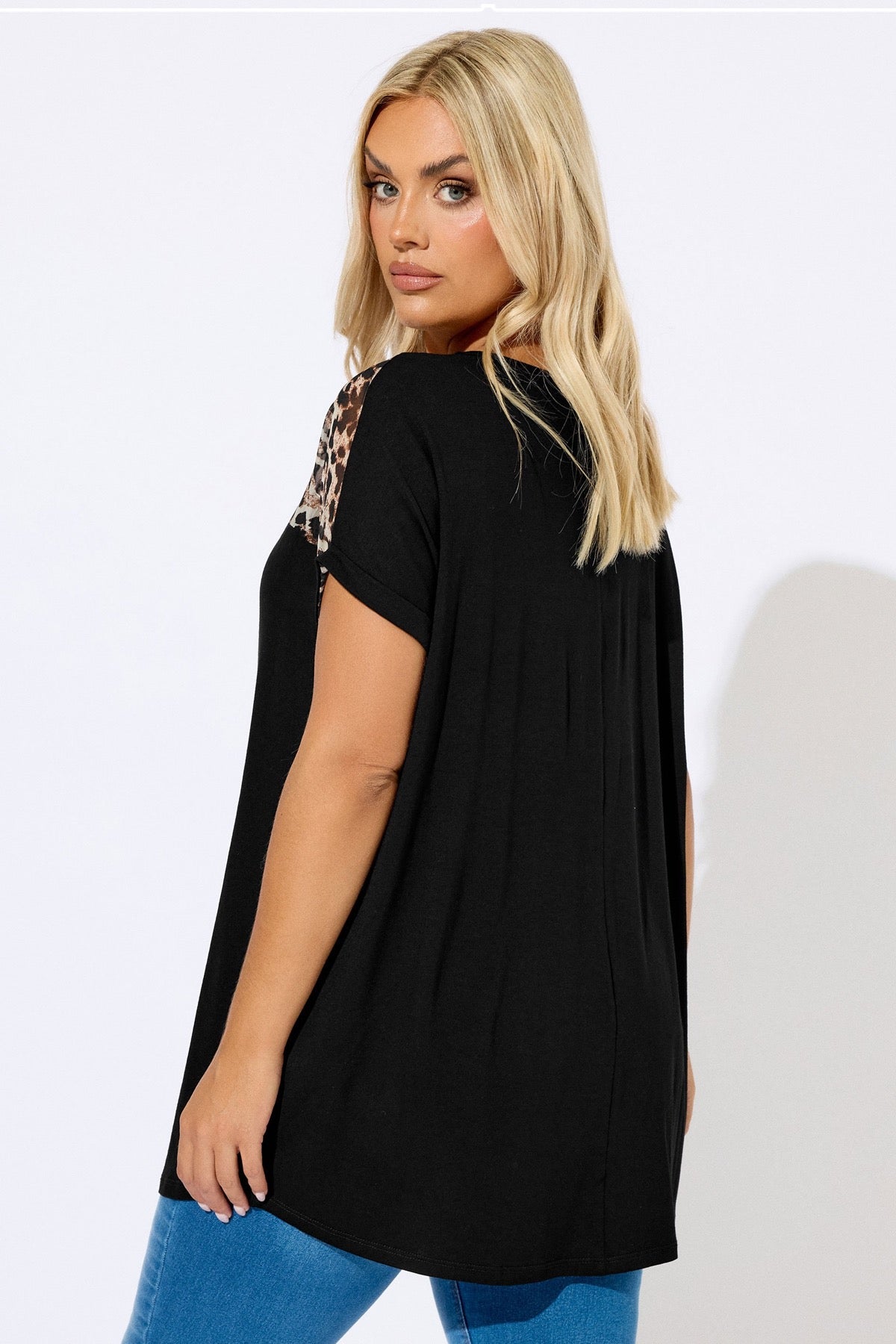 Büyük Beden Bisiklet Yaka Kısa Kollu Transparan Leopar Detaylı T-shirt 304286 Vervegrand