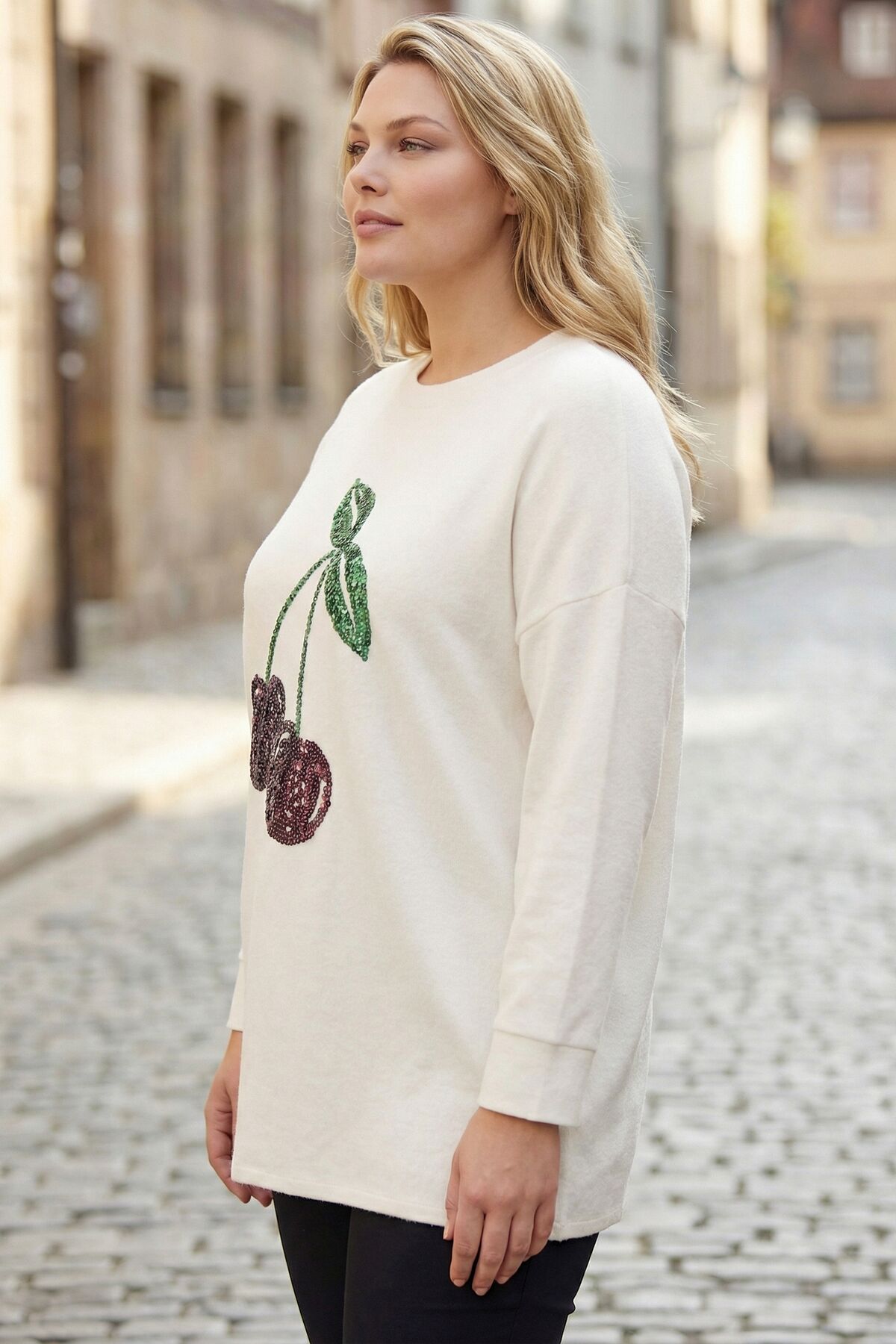 Bisiklet Yaka Krem Kiraz Pul İşlemeli Yumoş Kazak 285069 Vervegrand