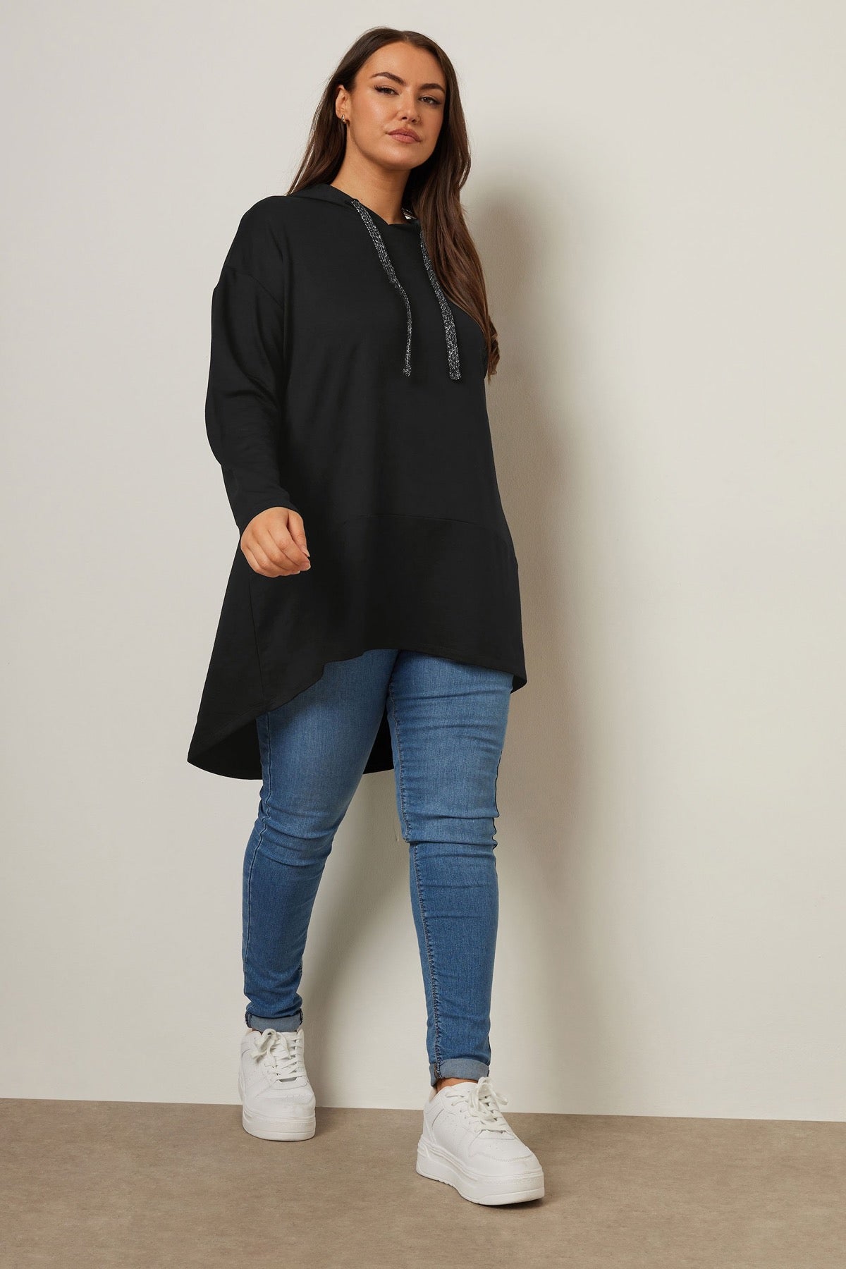 Kapüşonlu Uzun Kollu Asimetrik Kesim Uzun Sweatshirt 304048 v