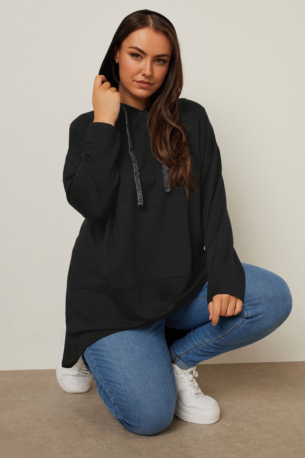 Büyük Beden Kapüşonlu Uzun Kollu Asimetrik Kesim Uzun Sweatshirt 304048 v