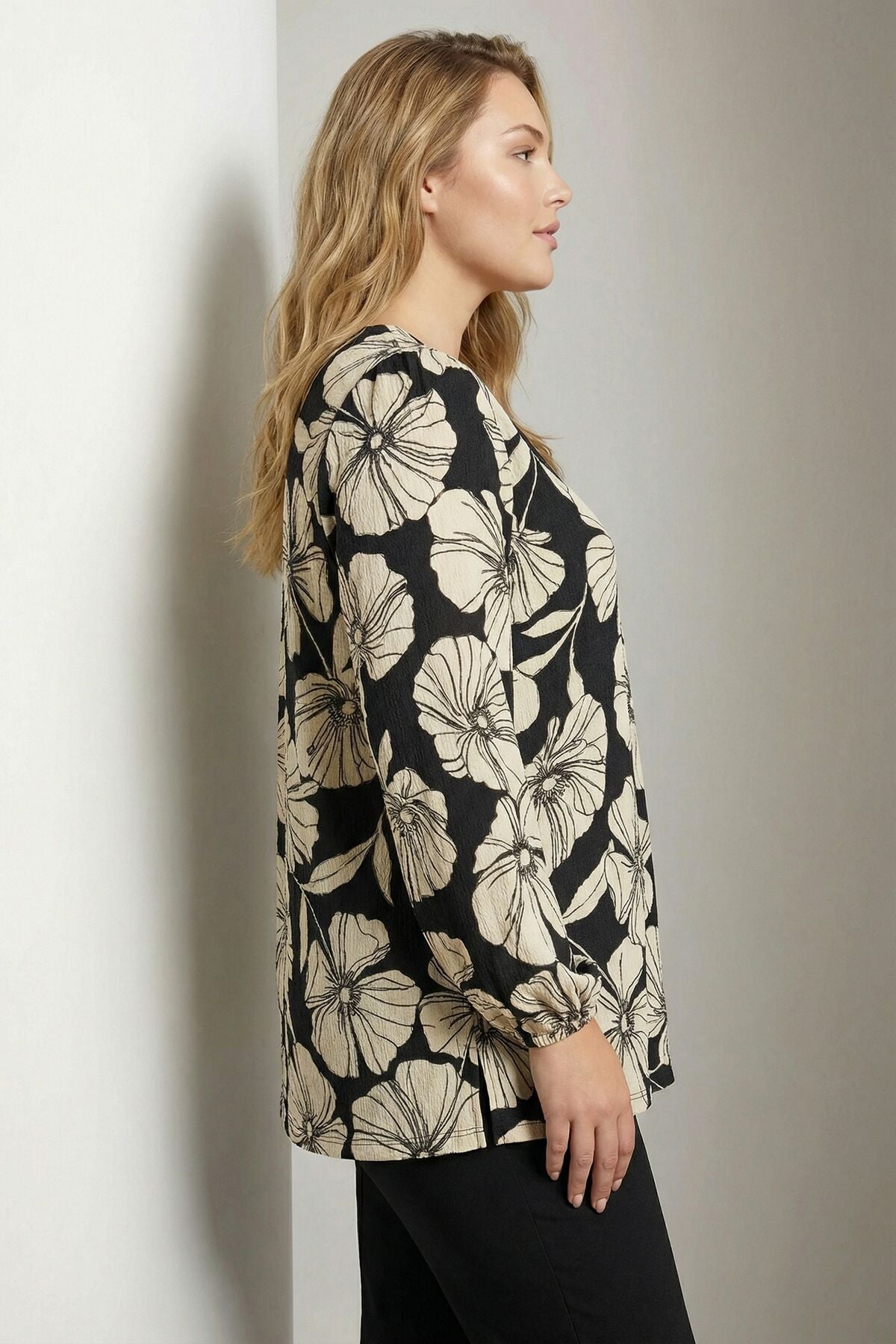Siyah Krem Kontrast Çiçek Desenli Jersey Krep Bluz 615820 Vervegrand