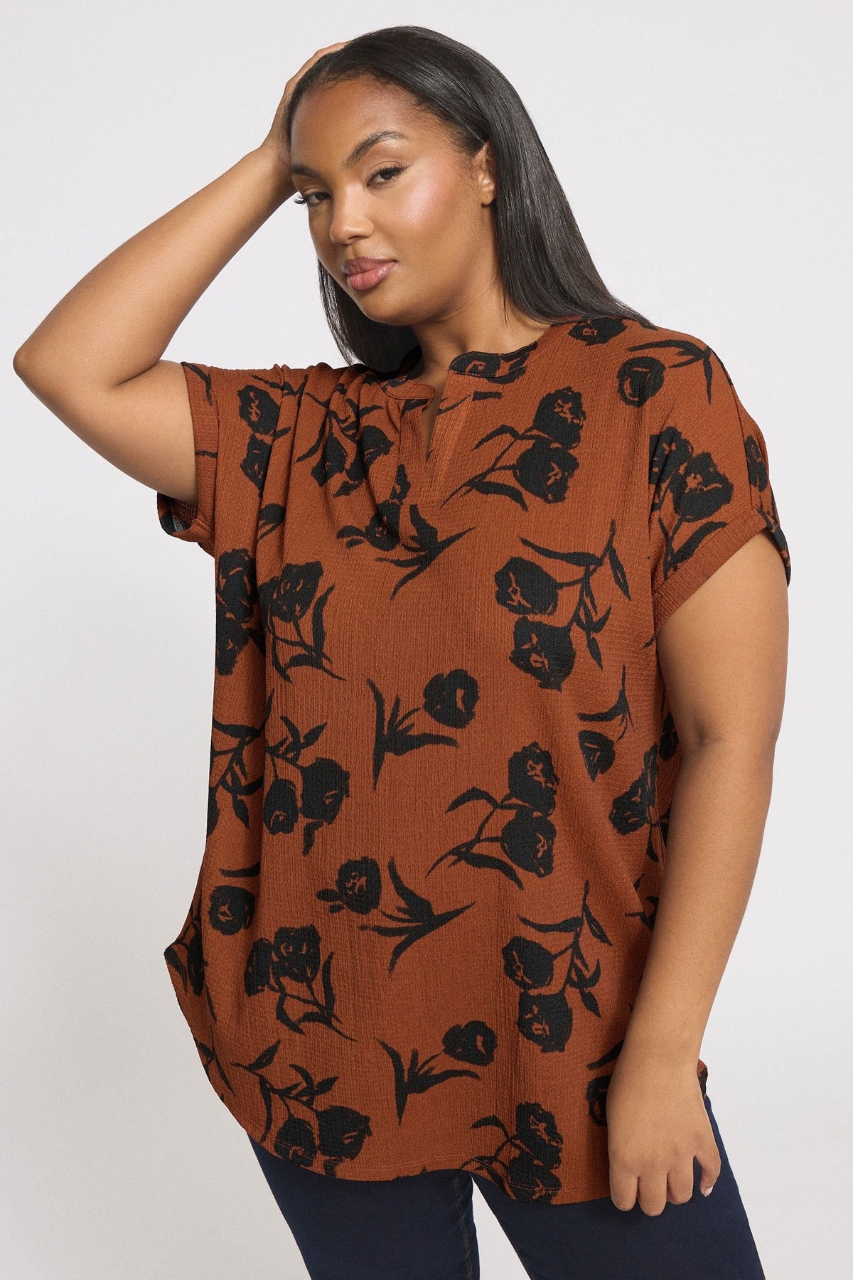 Büyük Beden V Yaka Kısa Kollu Bürümcük Kumaş Çiçek Baskılı T-shirt 304313 Vervegrand