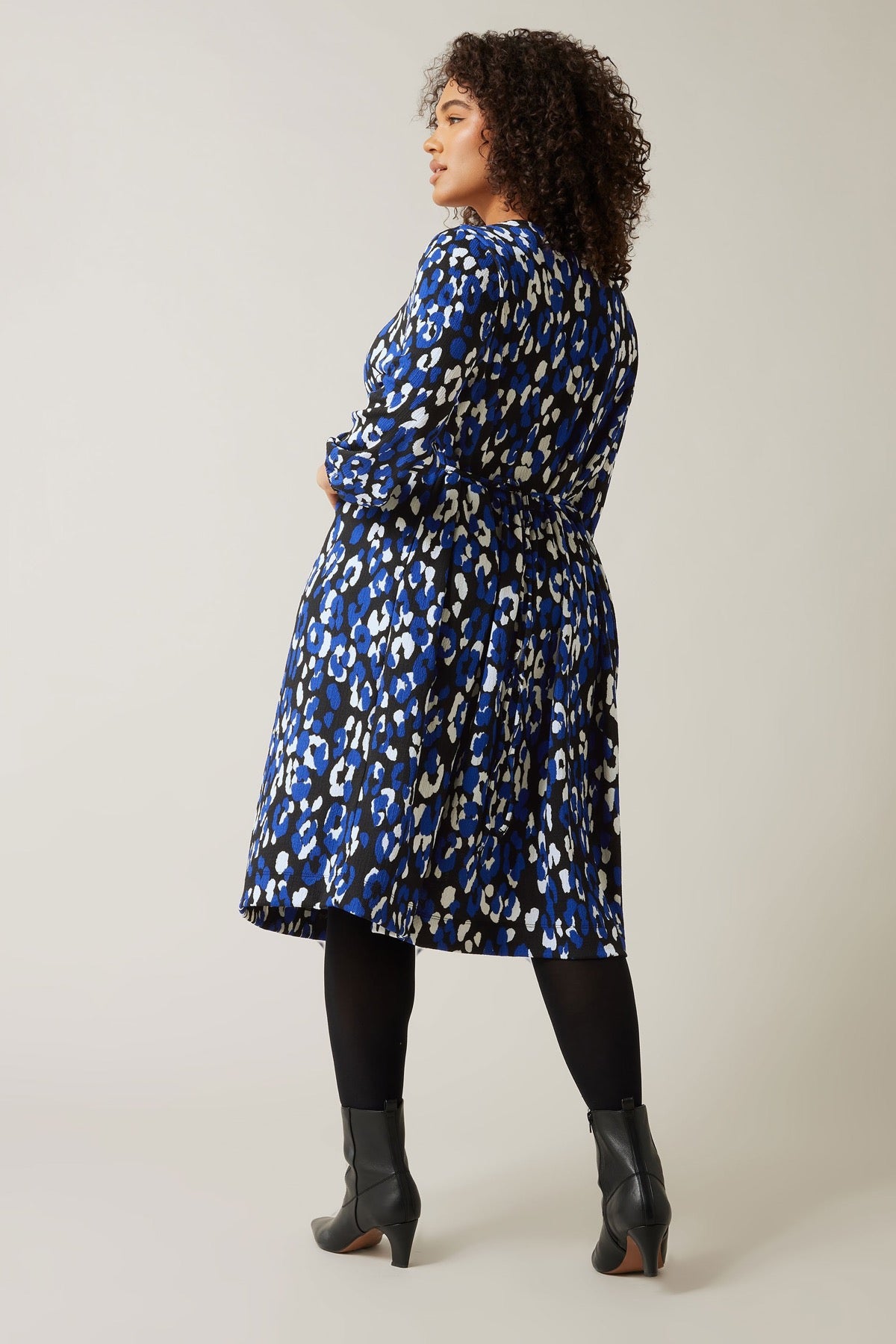 Büyük Beden V Yaka Uzun Kollu Bürümcük Kumaş Midi Elbise 615818 Vervegrand