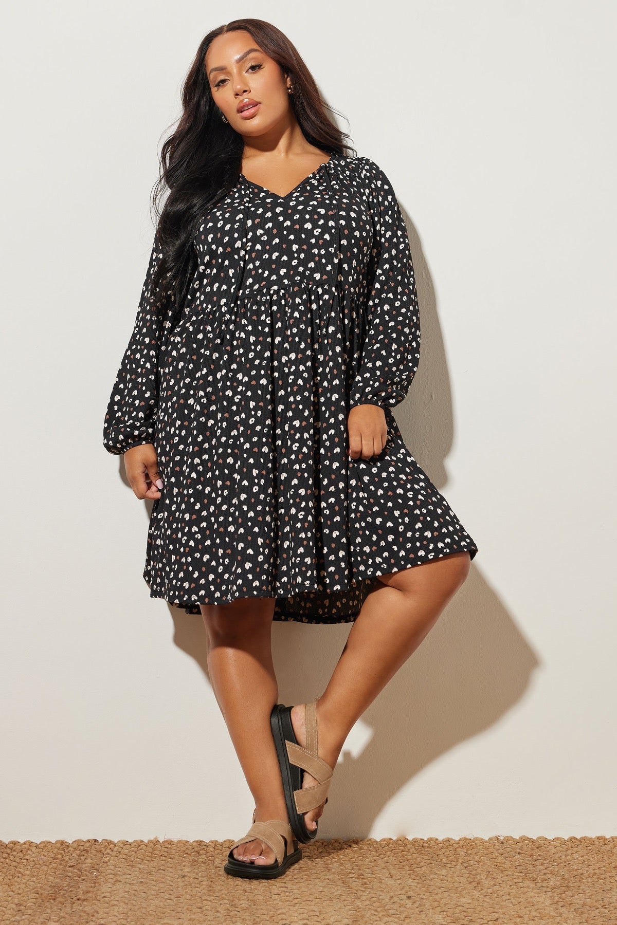 Büyük Beden V Yaka Uzun Kollu Bürümcük Kumaş Mini Elbise 303940 Vervegrand