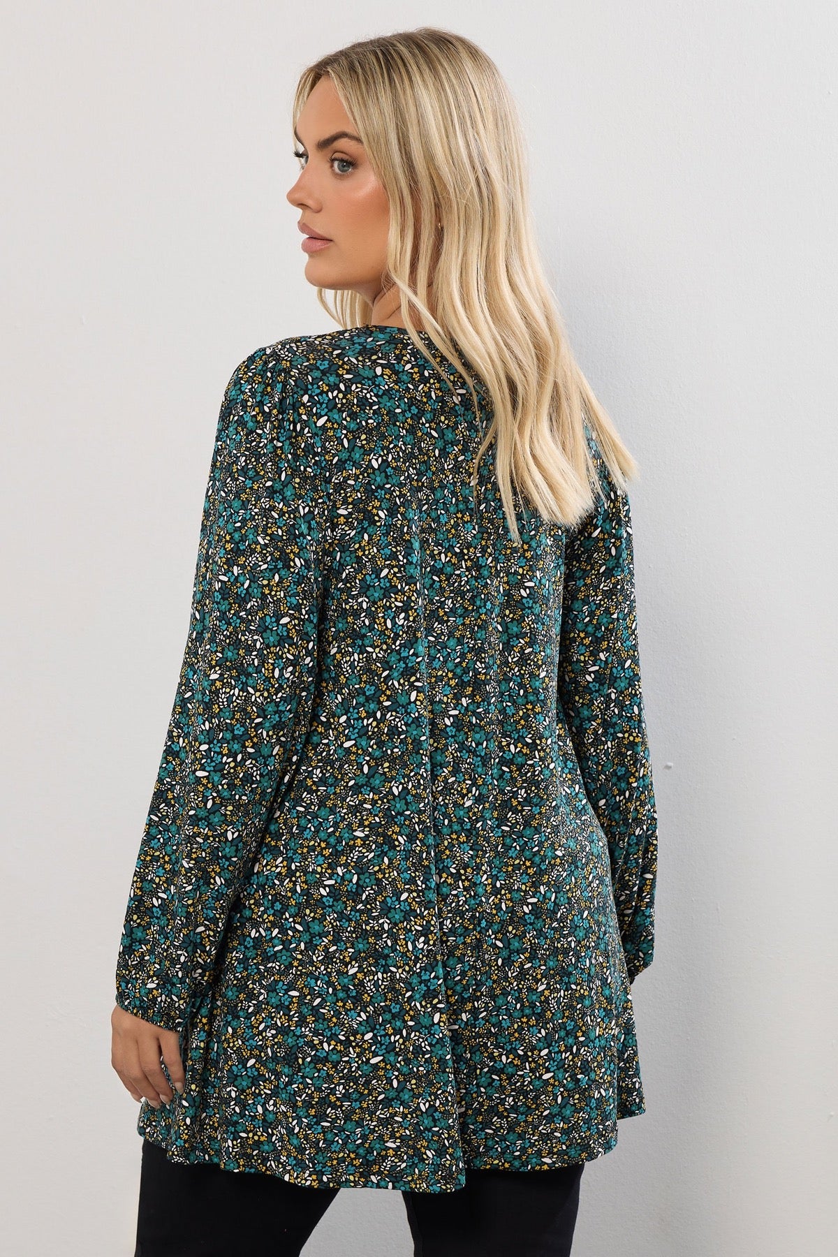 Büyük Beden V Yaka Uzun Kollu Çiçek Desenl T-shirt 322980 Vervegrand