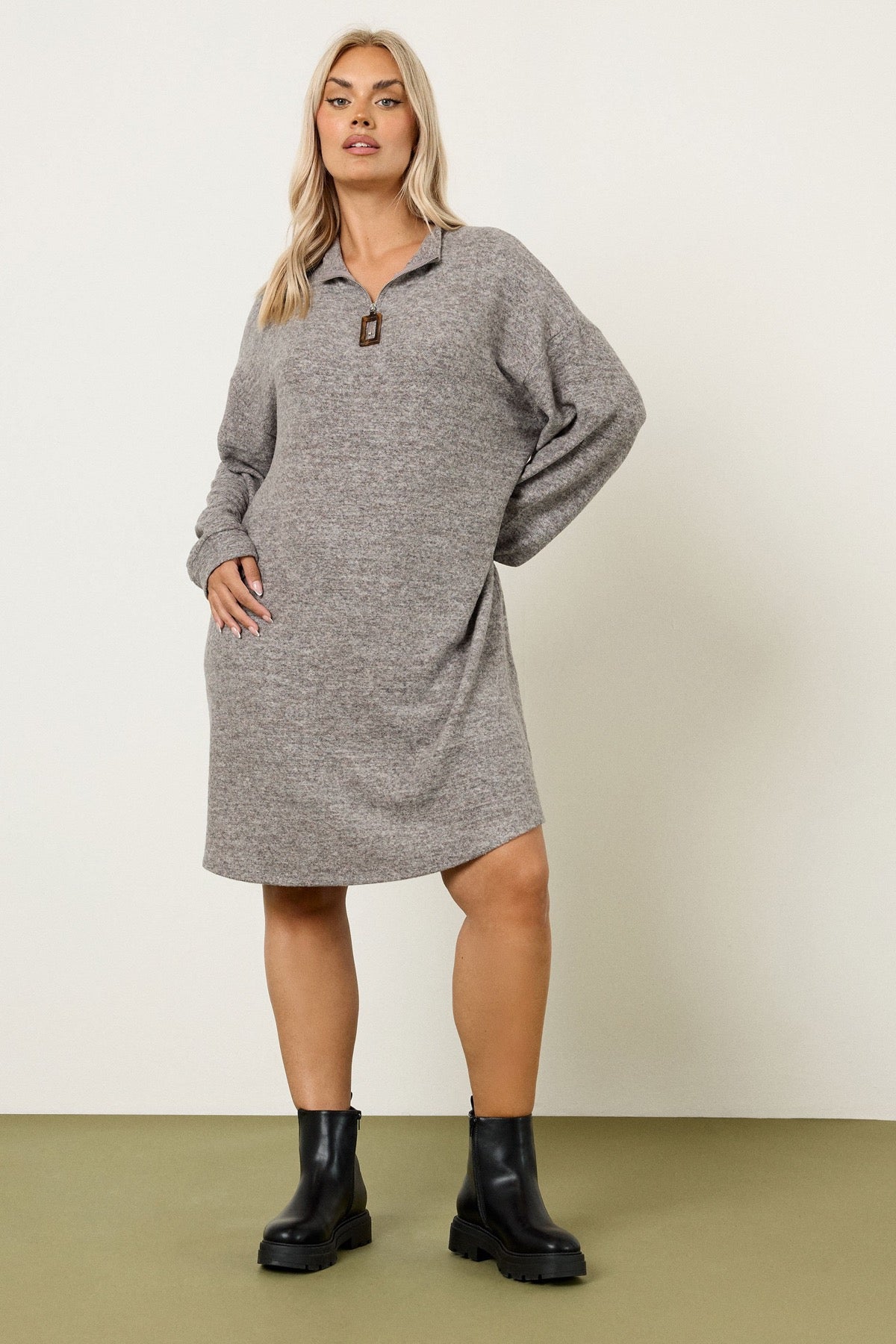 Büyük Beden V Yaka Uzun Kollu Peluş Kumaş Midi Elbise 304280 Vervegrand