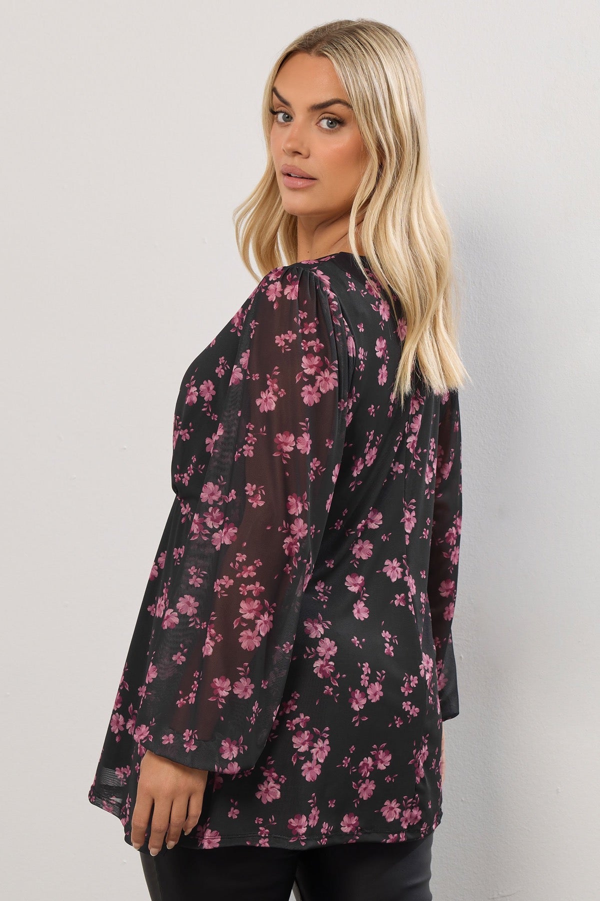 Büyük Beden V Yaka Uzun Kollu Tül Detaylı Astarlı Bluz 322995 Vervegrand