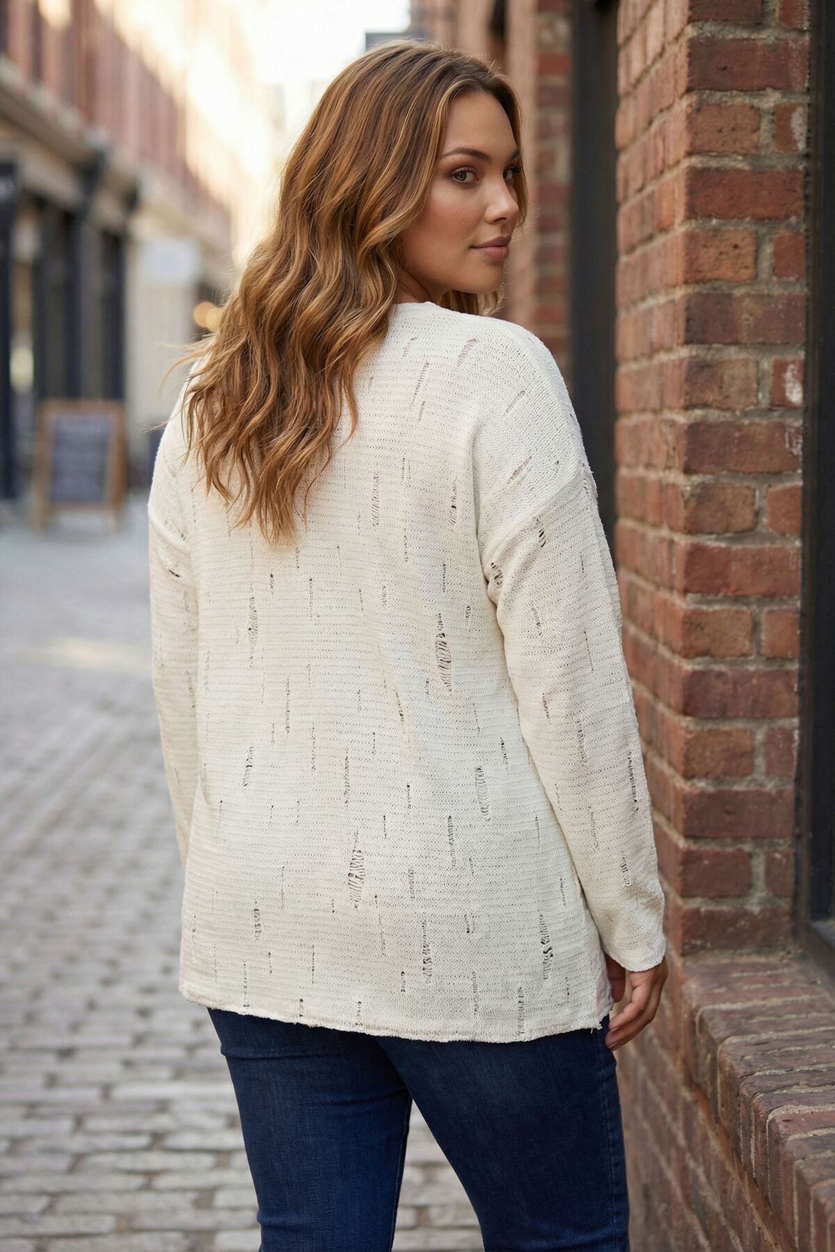 Yırtık Detaylı Ekru Triko Kazak 89-139 Vervegrand