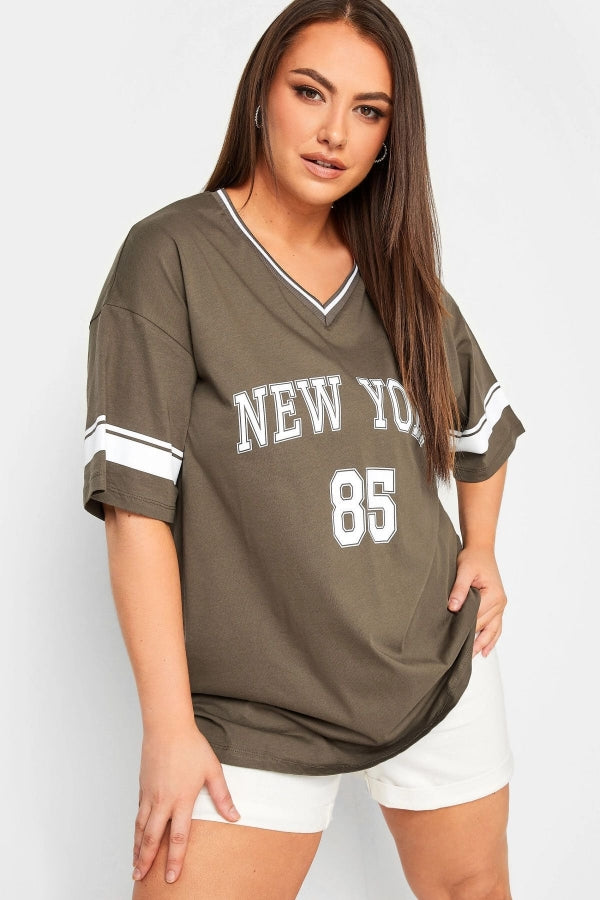 Vervegrand haki renk büyük beden New York baskılı V yaka t-shirt ön görünüm