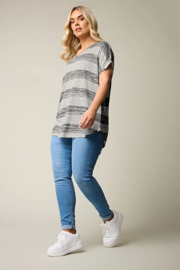 Büyük Beden Kısa Kol V Yaka Eteği Oval Kesim Çizgili Bluz 303993 Vervegrand