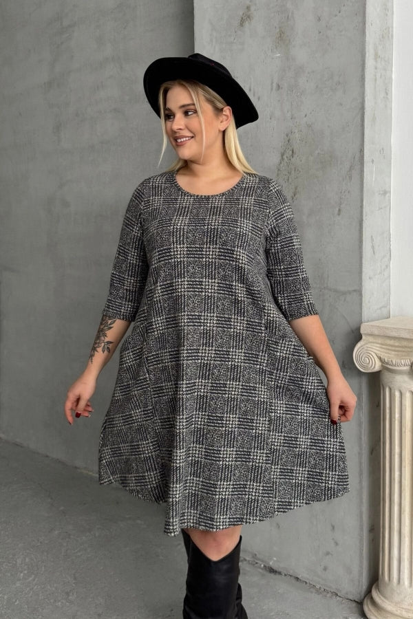 Büyük Beden Yarım Kollu Bisiklet Yaka Cepli Asimetrik Kesim Elbise 98-130 Vervegrand