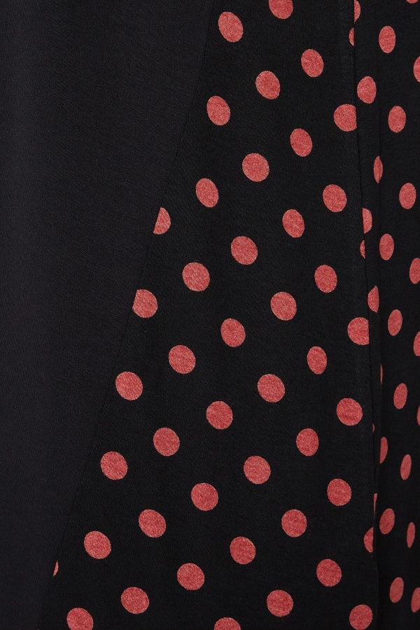 Büyük Beden Sırtı Puantiyeli Asimetrik Kesim Sıfır Kol Bluz 302254 Vervegrand