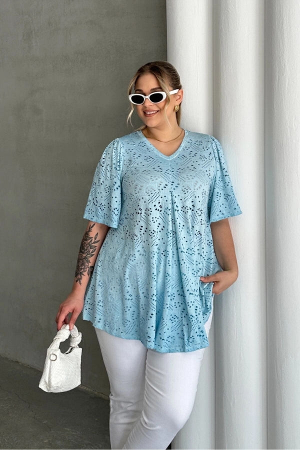 Büyük Beden V Yaka Kısa Kollu Dantel Detaylı Astarsız Bluz 302957 Vervegrand