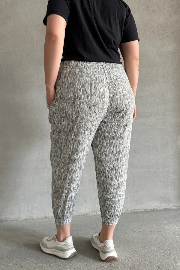 Büyük Beden Beli ve Paçası Lastikli Cepli Bol Pantolon 88-177 Vervegrand