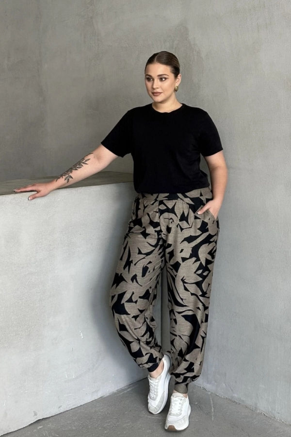 Büyük Beden Paçası Lastikli Parlak Baskılı Cepli Pantolon 302697 Vervegrand