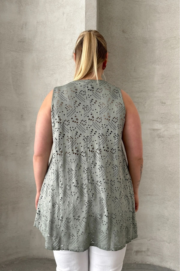 Büyük Beden V Yaka Sıfır Kol Dantel Detaylı Astarsız Bluz 302964 Vervegrand