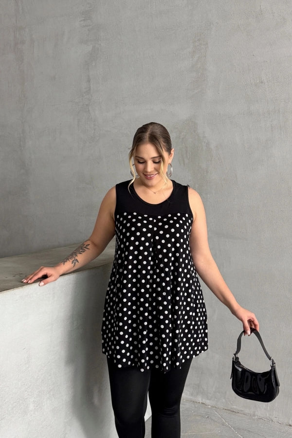 Büyük Beden Sıfır Kol Bisiklet Yaka Puantiyeli Pileli Bluz 302250 Vervegrand