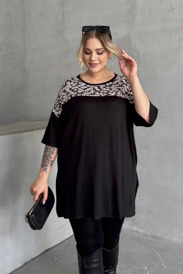 Büyük Beden Bisiklet Yaka Kısa Kollu Yırtmaç Detaylı Desenli Bluz 301623 Vervegrand