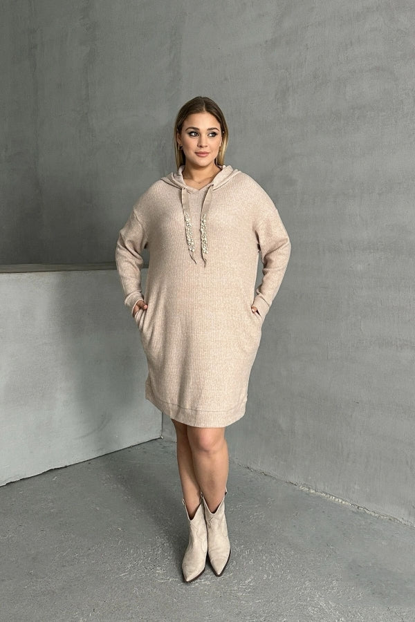 Büyük Beden Kapüşonlu Boncuk İşlemeli Cepli Sweatshirt Elbise 301801 Vervegrand