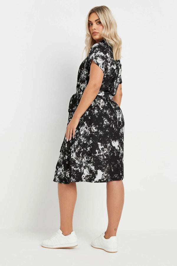 Büyük Beden Soyut Desenli Önü Düğmeli Kuşaklı Midi Boy Elbise 303330 Vervegrand