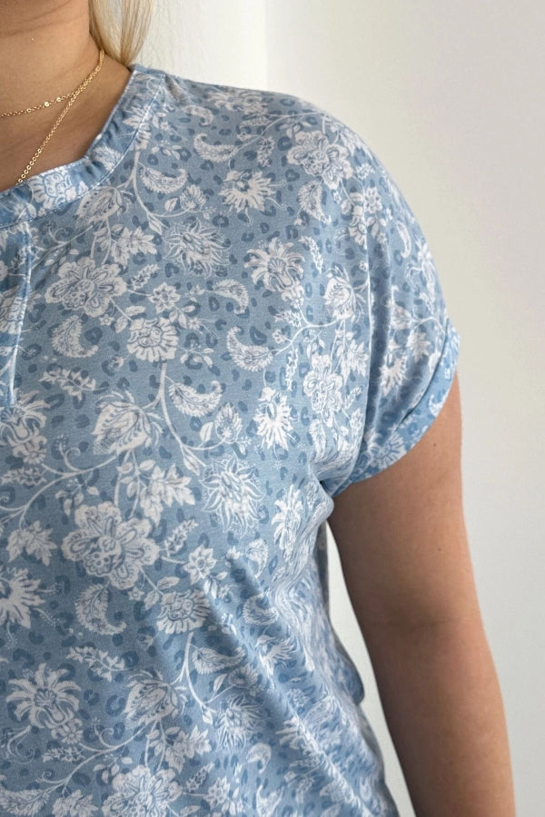 Büyük Beden Kısa Kollu Çentik V Yaka Desenli Bluz 97-79 Vervegrand