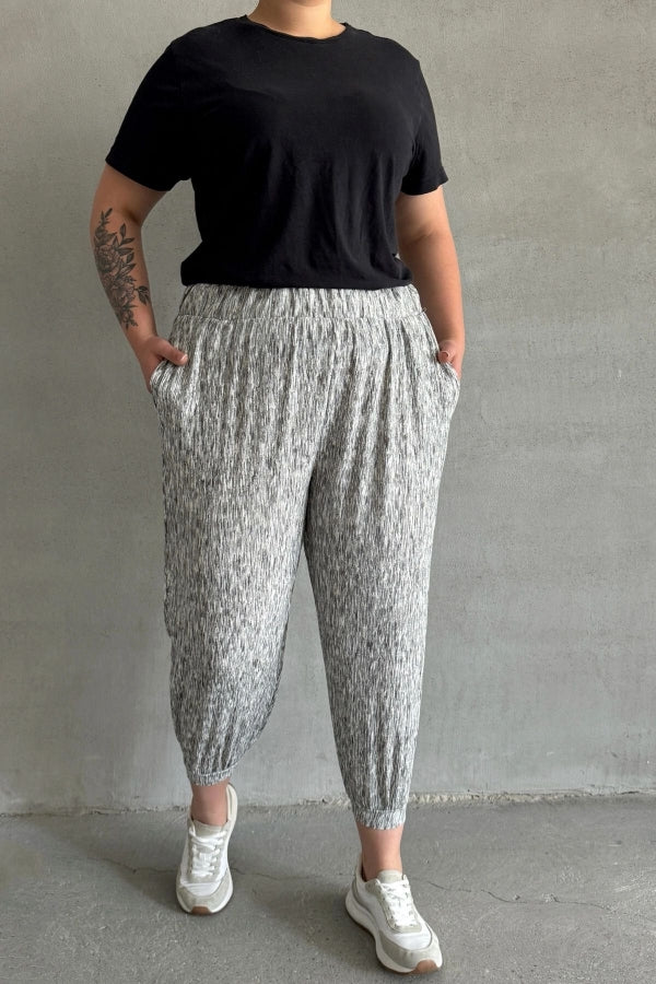 Büyük Beden Beli ve Paçası Lastikli Cepli Bol Pantolon 88-177 Vervegrand