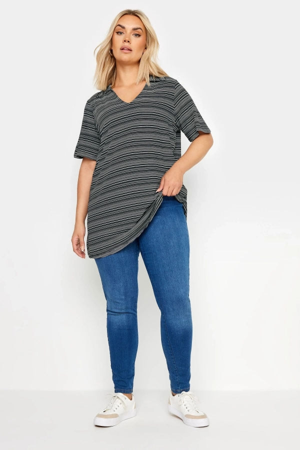 Büyük Beden V Yaka Desenli Kısa Kollu T-shirt 303371 Vervegrand