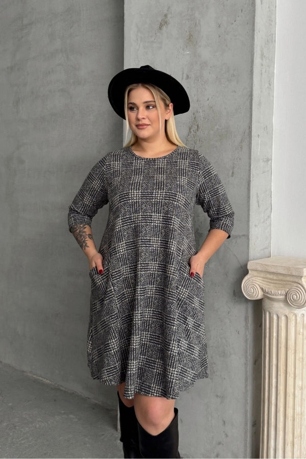 Büyük Beden Yarım Kollu Bisiklet Yaka Cepli Asimetrik Kesim Elbise 98-130 Vervegrand