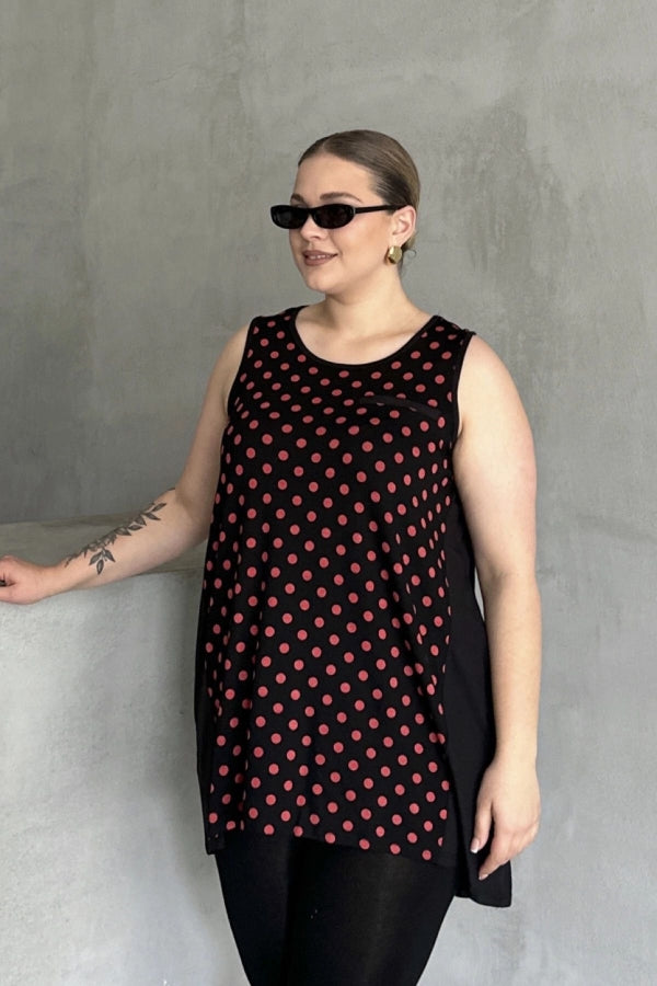 Büyük Beden Önü Puantiyeli Kolsuz Bluz 302253 Vervegrand