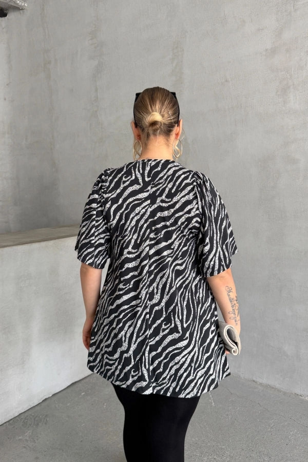 Büyük Beden V Yaka Desenli Asimetrik Kesim Likralı Bluz 302674 Vervegrand