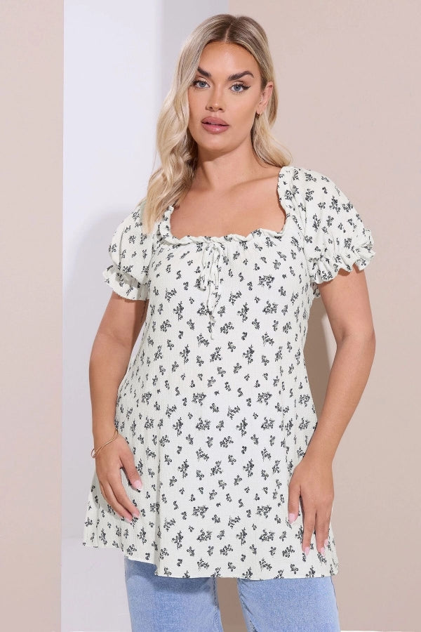 Büyük Beden Çiçek Desenli Bürümcük Kumaş Kare Yaka Kolları Fırfırlı Bluz 322661 Vervegrand