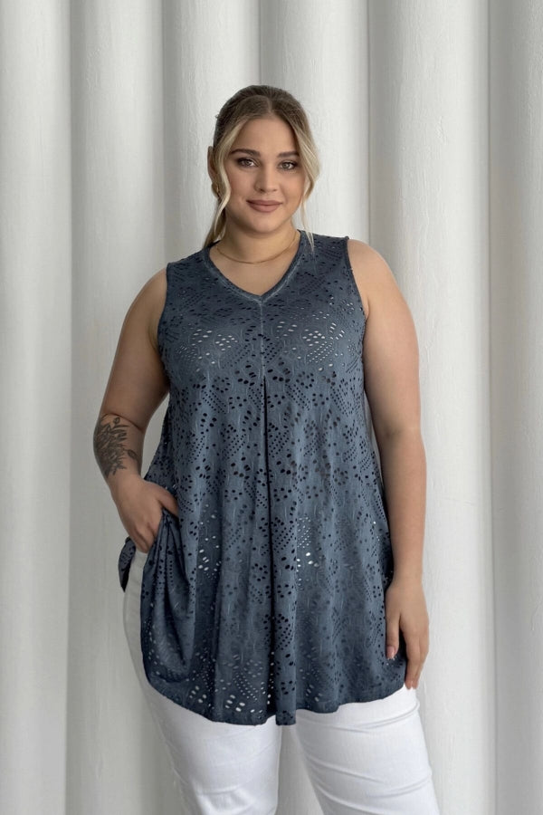 Büyük Beden V Yaka Sıfır Kol Dantel Detaylı Astarsız Bluz 302966 Vervegrand