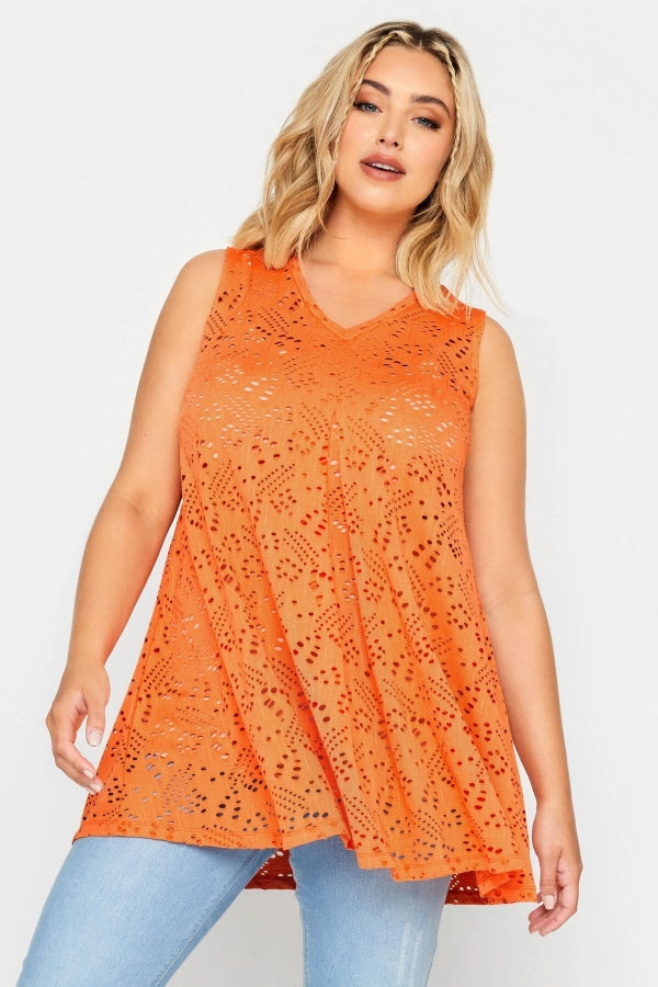 Büyük Beden V Yaka Dantel Detaylı Astarsız Kısa Kollu Bluz 302395 Vervegrand