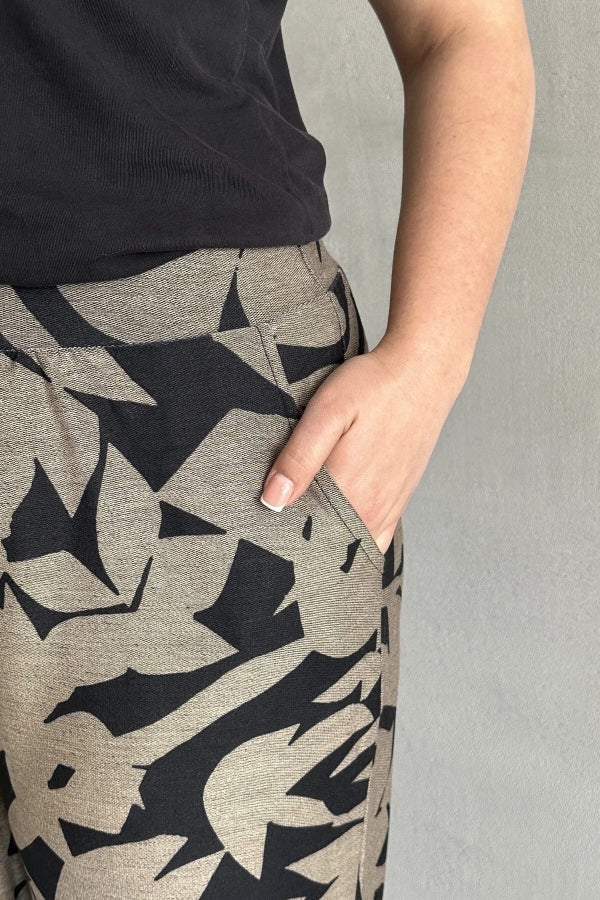 Büyük Beden Paçası Lastikli Parlak Baskılı Cepli Pantolon 302697 Vervegrand