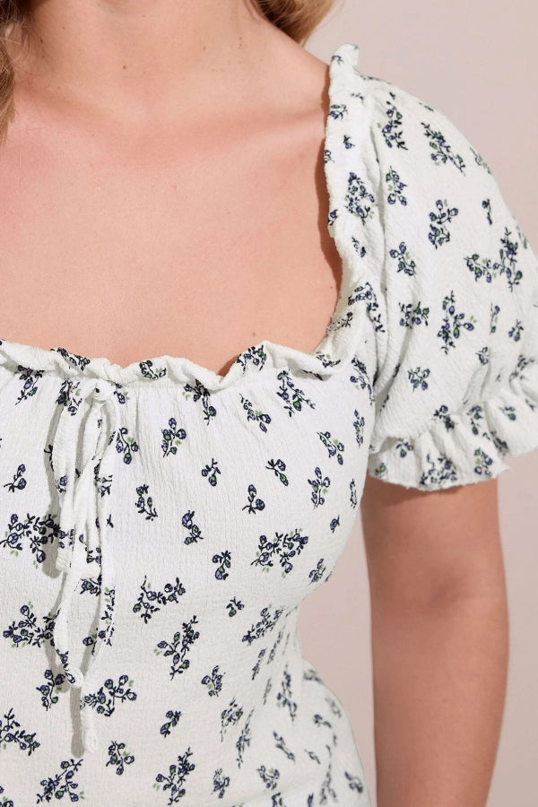 Büyük Beden Çiçek Desenli Bürümcük Kumaş Kare Yaka Kolları Fırfırlı Bluz 322661 Vervegrand