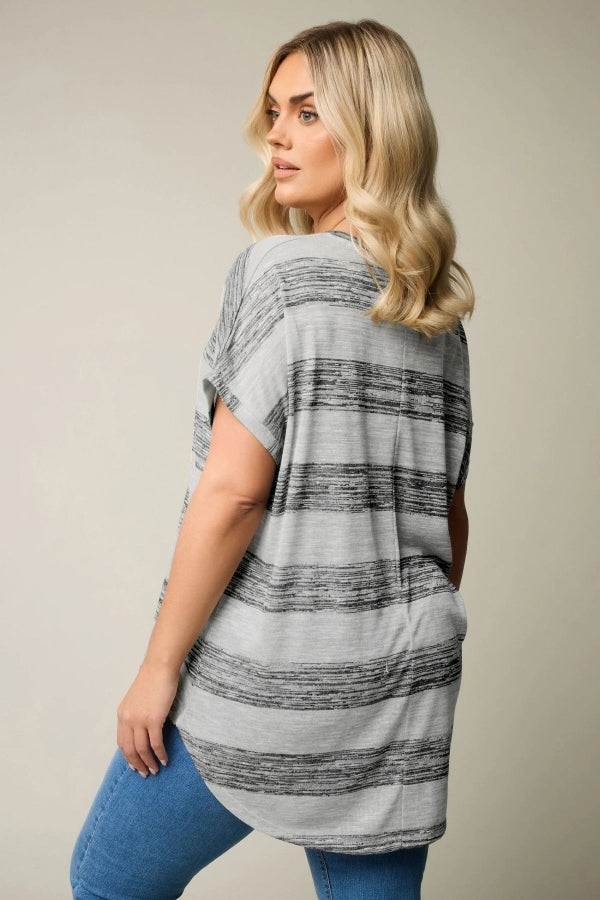 Büyük Beden Kısa Kol V Yaka Eteği Oval Kesim Çizgili Bluz 303993 Vervegrand