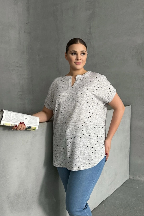 Büyük Beden Çentik V Yaka Kısa Kollu Puantiye Desenli Bluz 303866 Vervegrand