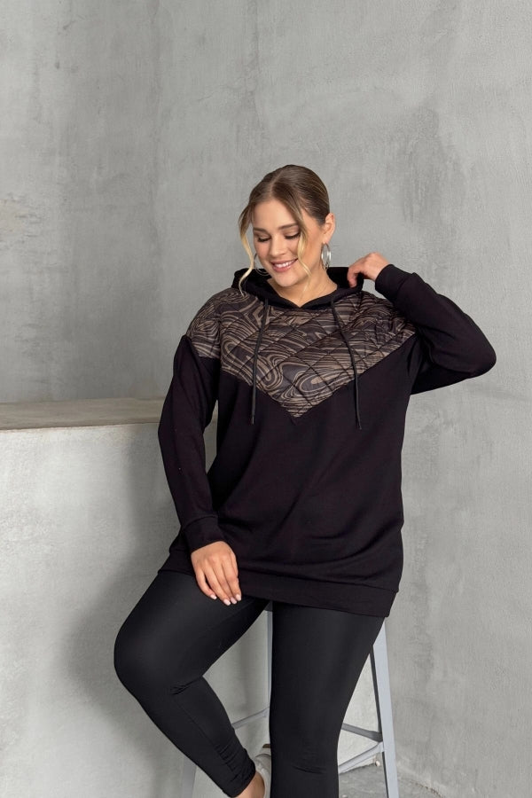 Siyah sweatshirt göğüs kısmı kapitone kumaş detayı