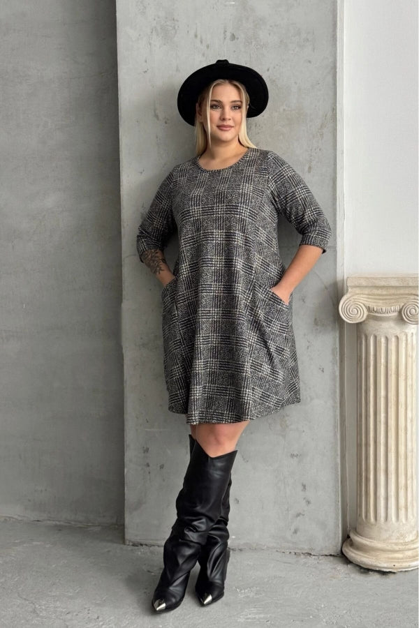 Büyük Beden Yarım Kollu Bisiklet Yaka Cepli Asimetrik Kesim Elbise 98-130 Vervegrand